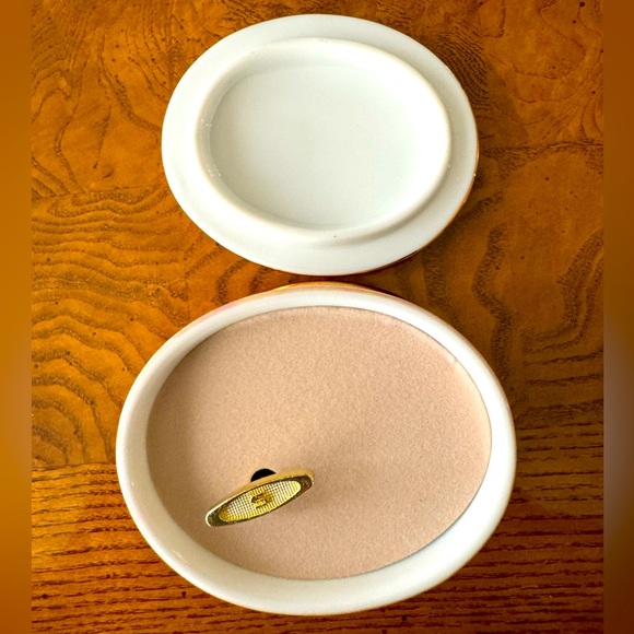 Thomas Kinkade LIGHT OF PEACE Lighthouse Music Box - Picture 6 of 6